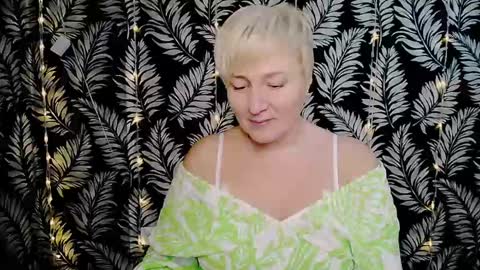 Snapshot of oliviaoskar_ chatting on January 4, 3:17 pm Kelly online show from January 4, 3:17 pm