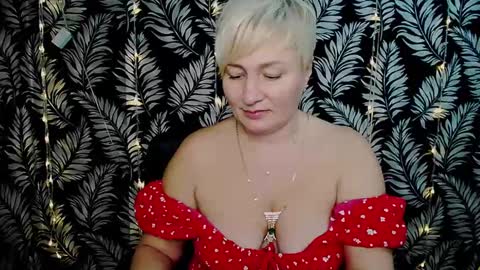 Snapshot of oliviaoskar_ chatting on January 19, 2:28 pm Kelly online show from January 19, 2:28 pm