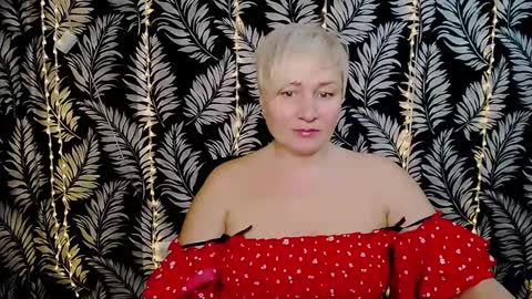 Snapshot of oliviaoskar_ chatting on February 2, 12:24 pm Kelly online show from February 2, 12:24 pm