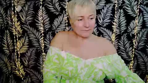 Snapshot of oliviaoskar_ chatting on February 3, 2:55 pm Kelly online show from February 3, 2:55 pm