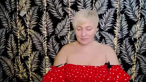Snapshot of oliviaoskar_ chatting on February 9, 12:19 pm Kelly online show from February 9, 12:19 pm