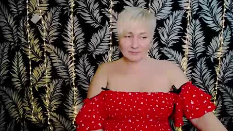Snapshot of oliviaoskar_ chatting on February 9, 3:23 pm Kelly online show from February 9, 3:23 pm