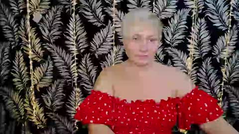 Snapshot of oliviaoskar_ chatting on February 21, 12:17 pm Kelly online show from February 21, 12:17 pm