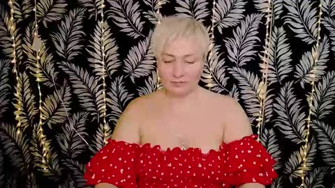 Snapshot of oliviaoskar_ chatting on March 6, 12:09 pm Kelly online show from March 6, 12:09 pm