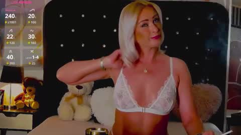 Snapshot of oliviashaw22 chatting on June 11, 8:40 pm Olivia online show from June 11, 8:40 pm