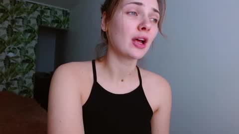 Snapshot of oliviashiny chatting on December 3, 6:04 am Olivia online show from December 3, 6:04 am