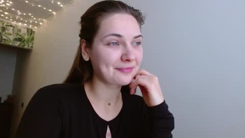 Snapshot of oliviashiny chatting on December 15, 6:18 am Olivia online show from December 15, 6:18 am