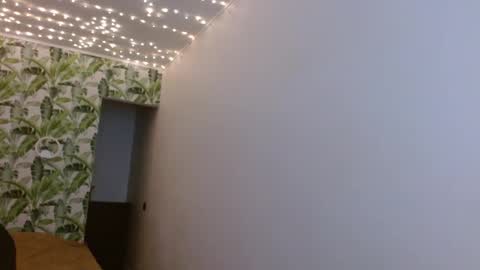 Snapshot of oliviashiny chatting on January 19, 5:26 am Olivia online show from January 19, 5:26 am