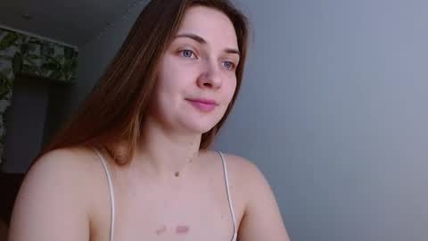 Snapshot of oliviashiny chatting on February 1, 5:28 am Olivia online show from February 1, 5:28 am