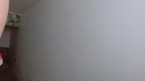 Snapshot of oliviashiny chatting on March 5, 5:40 am Olivia online show from March 5, 5:40 am