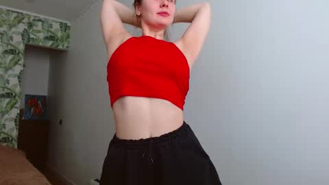 Snapshot of oliviashiny chatting on March 6, 5:24 am Olivia online show from March 6, 5:24 am