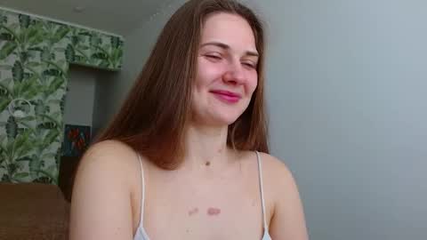 Snapshot of oliviashiny chatting on March 8, 5:28 am Olivia online show from March 8, 5:28 am