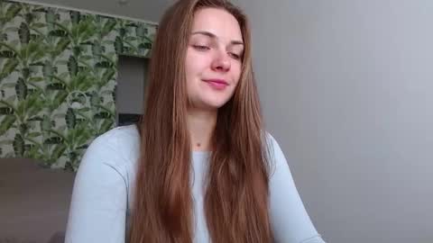 Snapshot of oliviashiny chatting on October 4, 4:32 am Olivia online show from October 4, 4:32 am