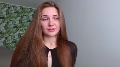 Snapshot of oliviashiny chatting on October 10, 5:28 am Olivia online show from October 10, 5:28 am