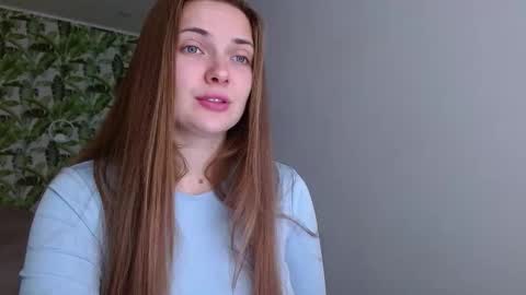 Snapshot of oliviashiny chatting on October 11, 4:33 am Olivia online show from October 11, 4:33 am