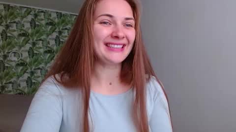 Snapshot of oliviashiny chatting on October 14, 4:24 am Olivia online show from October 14, 4:24 am