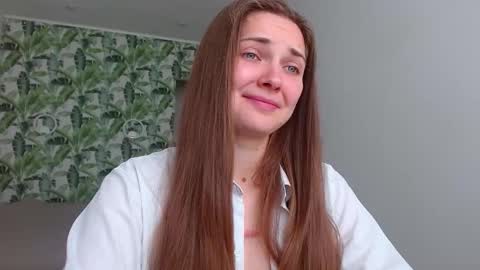 Snapshot of oliviashiny chatting on October 15, 5:18 am Olivia online show from October 15, 5:18 am