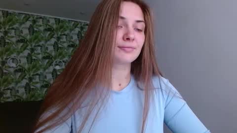 Snapshot of oliviashiny chatting on October 31, 5:19 am Olivia online show from October 31, 5:19 am