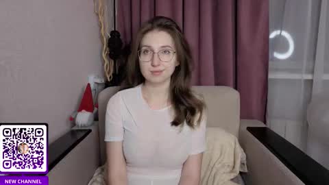 Snapshot of oliviavele chatting on March 5, 7:32 pm Kylie online show from March 5, 7:32 pm