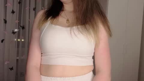 Snapshot of oliviavele chatting on March 9, 7:07 pm Kylie online show from March 9, 7:07 pm