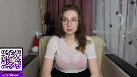 Snapshot of oliviavele chatting on March 11, 7:42 pm Kylie online show from March 11, 7:42 pm