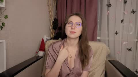 Snapshot of oliviavele chatting on March 12, 7:20 pm Kylie online show from March 12, 7:20 pm