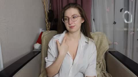 Snapshot of oliviavele chatting on March 15, 7:20 pm Kylie online show from March 15, 7:20 pm