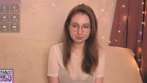 Snapshot of oliviavele chatting on April 5, 8:28 pm Kylie online show from April 5, 8:28 pm