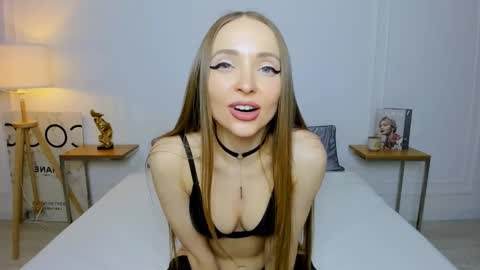 Snapshot of oliviawilsons chatting on March 12, 5:46 am Olivia online show from March 12, 5:46 am