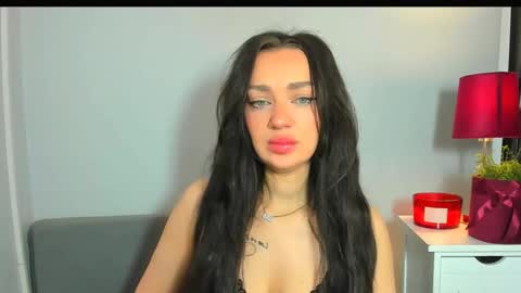 OliviaWomen online show from February 24, 7:50 am