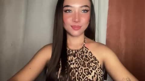 Snapshot of oliviaxxmore69 chatting on March 17, 1:47 pm ZAINA online show from March 17, 1:47 pm