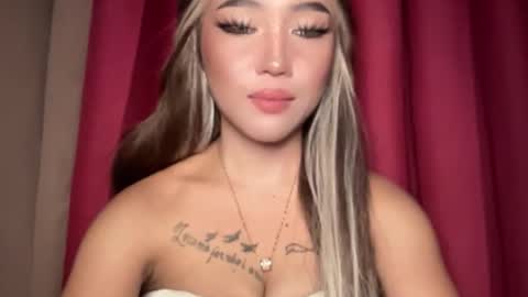 Snapshot of oliviaxxmore69 chatting on March 24, 3:28 pm ZAINA online show from March 24, 3:28 pm