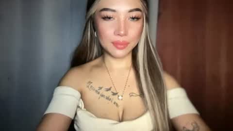 Snapshot of oliviaxxmore69 chatting on March 26, 7:52 pm ZAINA online show from March 26, 7:52 pm