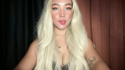 Snapshot of oliviaxxmore69 chatting on March 28, 4:06 pm ZAINA online show from March 28, 4:06 pm