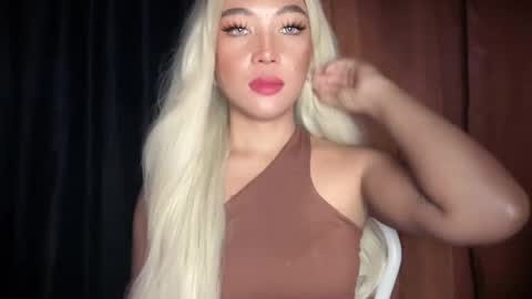 Snapshot of oliviaxxmore69 chatting on March 30, 2:51 pm ZAINA online show from March 30, 2:51 pm