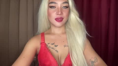 Snapshot of oliviaxxmore69 chatting on March 31, 9:04 pm ZAINA online show from March 31, 9:04 pm