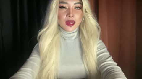 Snapshot of oliviaxxmore69 chatting on April 2, 8:50 pm ZAINA online show from April 2, 8:50 pm