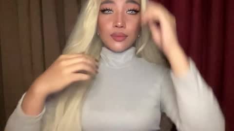 Snapshot of oliviaxxmore69 chatting on April 3, 7:12 pm ZAINA online show from April 3, 7:12 pm