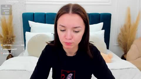 Snapshot of ollyvirg chatting on February 22, 12:51 pm Amely online show from February 22, 12:51 pm