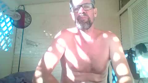 Snapshot of olover34 chatting on October 25, 3:36 am olover online show from October 25, 3:36 am