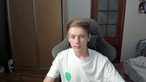 Oliver and Mira online show from October 17, 8:44 pm