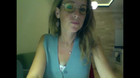 olyra11 online show from October 23, 8:40 pm