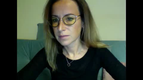 olyra11 online show from December 16, 6:57 pm