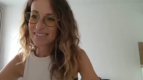 olyra11 online show from July 24, 11:41 am