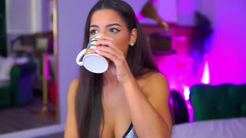 Olivia hereee Nice to meet you  online show from October 17, 8:39 am