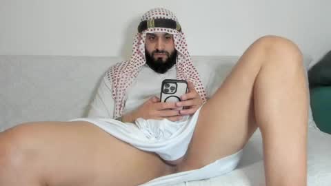 Snapshot of omar_xoxo chatting on April 4, 9:12 pm Omar online show from April 4, 9:12 pm