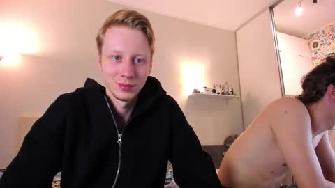 Snapshot of omg_pie chatting on October 26, 5:02 am Mars online show from October 26, 5:02 am