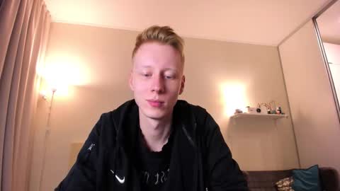 Snapshot of omg_pie chatting on October 26, 10:15 pm Mars online show from October 26, 10:15 pm