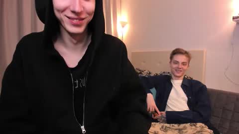 Snapshot of omg_pie chatting on November 17, 2:01 pm Mars online show from November 17, 2:01 pm