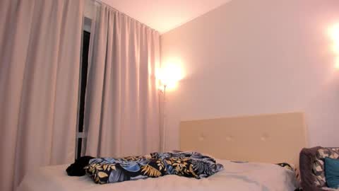 Snapshot of omg_pie chatting on November 19, 4:40 pm Mars online show from November 19, 4:40 pm